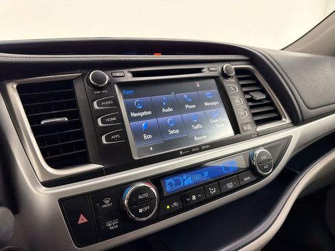 Used 2017 Toyota Highlander XLE AWD/4WD image 22