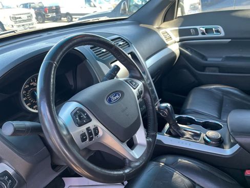 Used 2014 Ford Explorer XLT w/ Equipment Group 202A AWD/4WD image 27