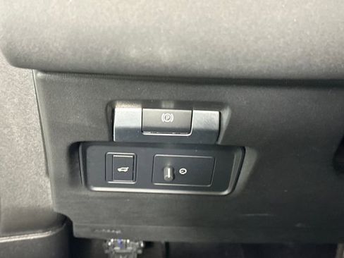 Used 2020 Land Rover Discovery Sport Standard image 19