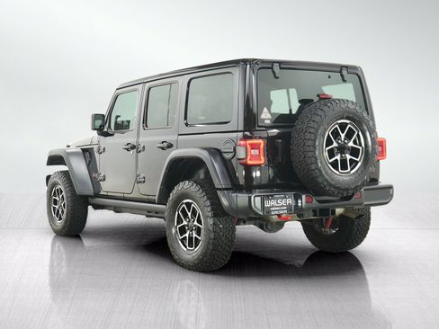 Used 2025 Jeep Wrangler Unlimited Rubicon w/ Convenience Group AWD/4WD image 3