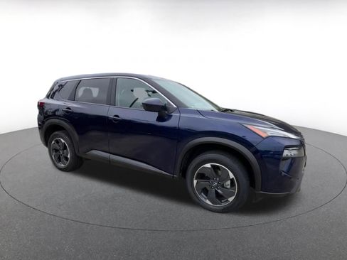 Used 2025 Nissan Rogue SV AWD/4WD image 2