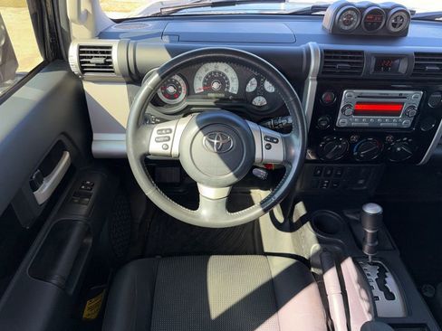 Used 2014 Toyota FJ Cruiser 4WD w/ Upgrade Package image 14