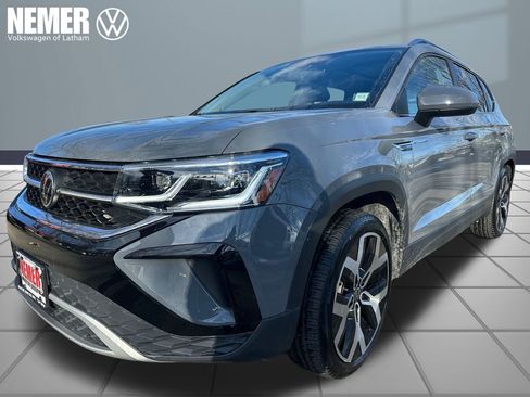 Used 2023 Volkswagen Taos SEL image 1