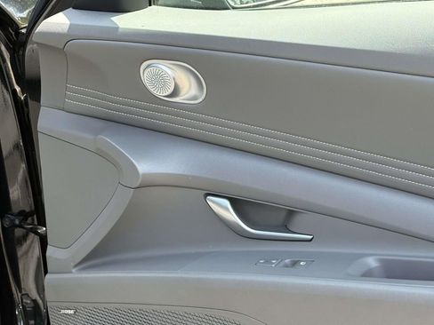 Used 2022 Hyundai Elantra SEL w/ Convenience + Premium Package FWD image 8