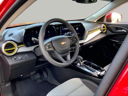 Used 2026 Chevrolet Trax LT FWD image 17