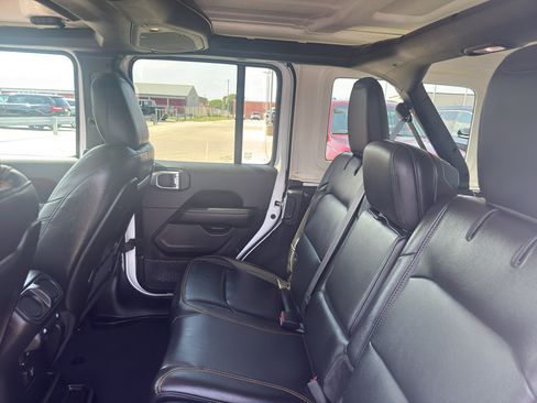 Used 2024 Jeep Wrangler Unlimited Sahara w/ Technology Group AWD/4WD image 33