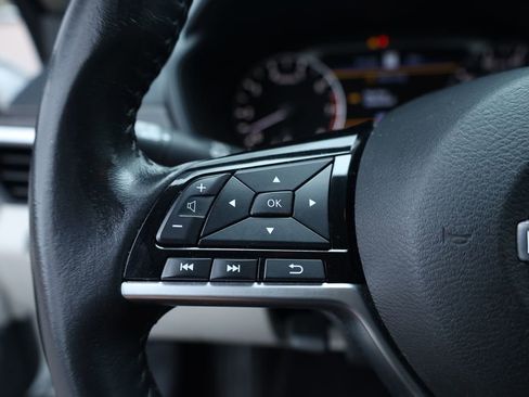 Used 2024 Nissan Altima 2.5 SV w/ SV Premium Package image 24