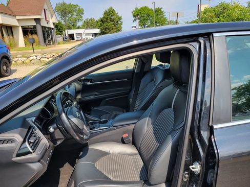 Used 2021 Toyota Camry SE FWD image 2