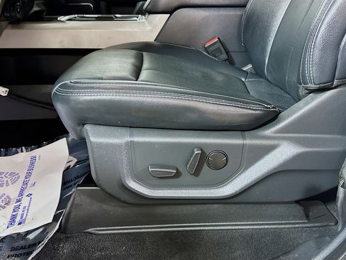 Used 2022 Ford F250 Lariat w/ Black Appearance Package image 19