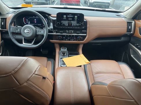 Used 2024 Nissan Pathfinder Platinum AWD/4WD image 25