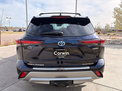 Used 2024 Toyota Highlander Platinum image 8