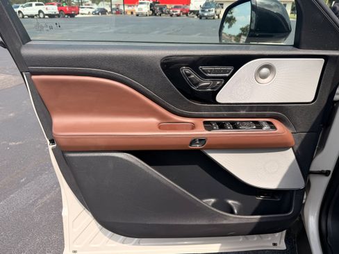 Used 2025 Lincoln Aviator Reserve w/ Equipment Group 201A AWD/4WD image 13