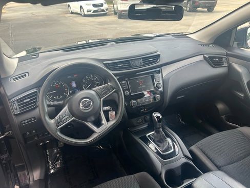 Used 2020 Nissan Rogue Sport S image 4