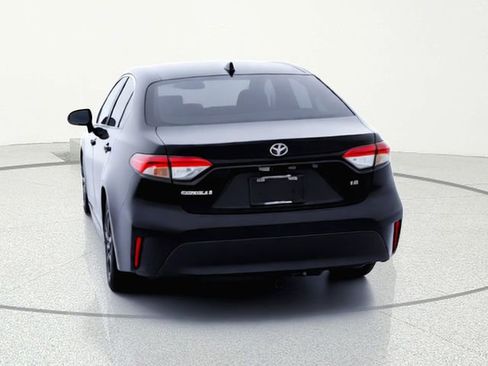 Used 2023 Toyota Corolla LE image 4