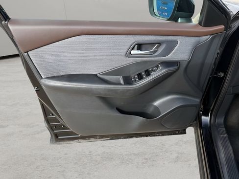 Used 2023 Nissan Rogue SV image 9