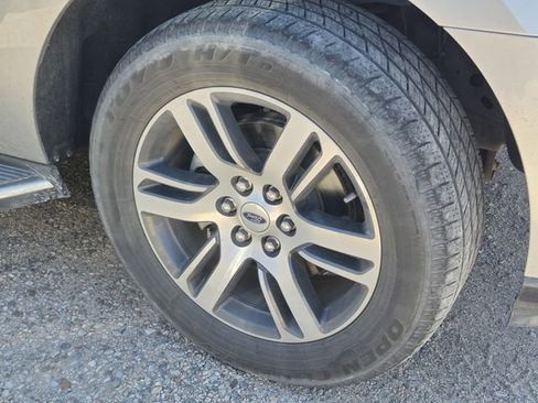 Used 2022 Ford Expedition Max XLT AWD/4WD image 6