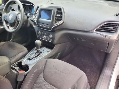 Used 2019 Jeep Cherokee Latitude w/ Popular Appearance Group FWD image 32