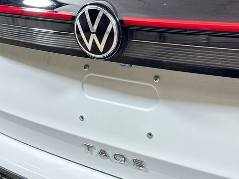 New 2026 Volkswagen Taos SE image 17