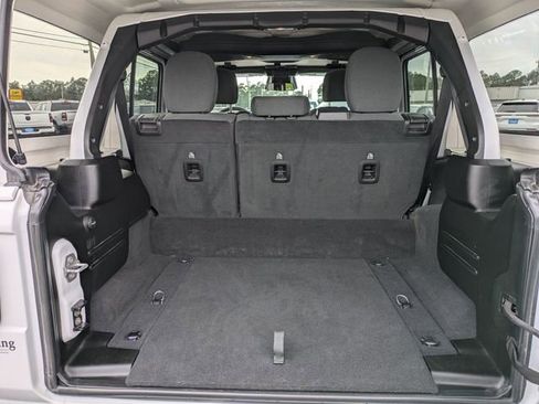 Used 2025 Jeep Wrangler Unlimited Sahara image 29