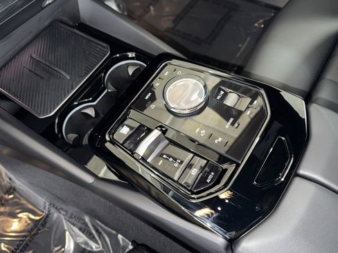 Certified 2025 BMW 530i image 28