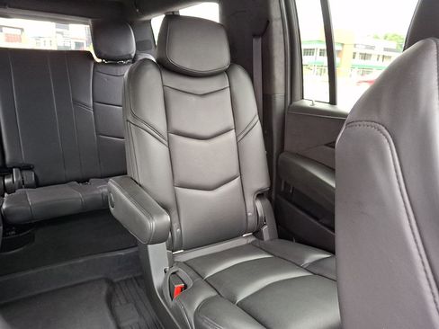 Used 2020 Cadillac Escalade ESV Platinum AWD/4WD image 14