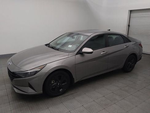 Used 2023 Hyundai Elantra SEL image 2