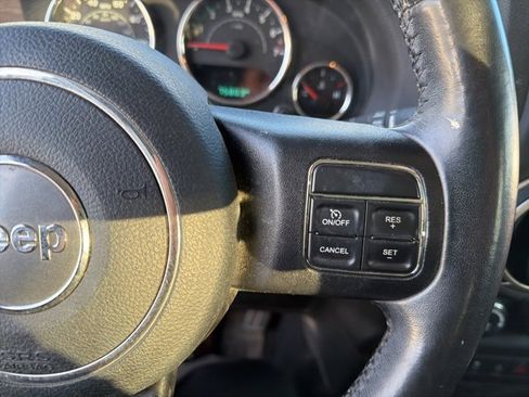 Used 2018 Jeep Wrangler Unlimited Sahara image 32