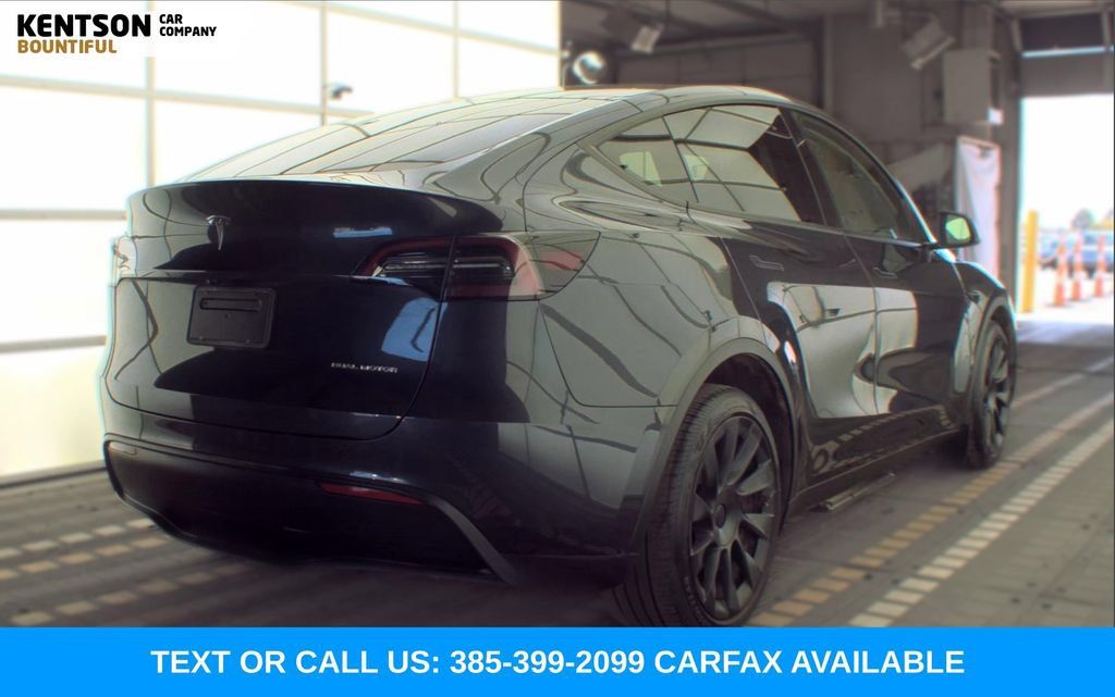 Used 2024 Tesla Model Y Long Range AWD/4WD image 3