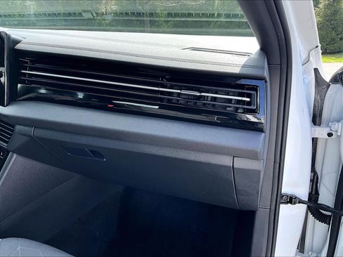 Used 2025 Volkswagen Jetta Sport image 13