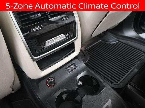 Used 2022 BMW X7 M50i image 20