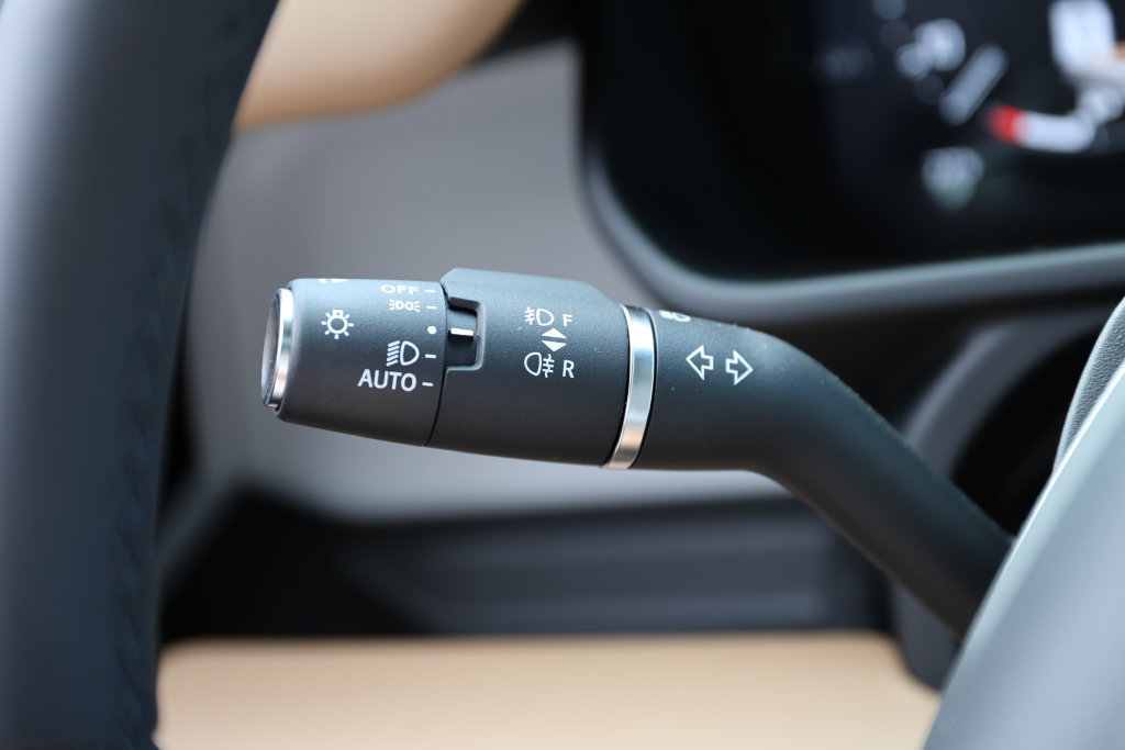 New 2026 Land Rover Defender 110 X-Dynamic SE AWD/4WD image 18