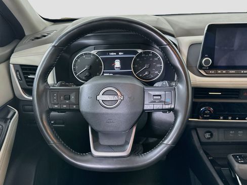 Used 2025 Nissan Rogue SV AWD/4WD image 18
