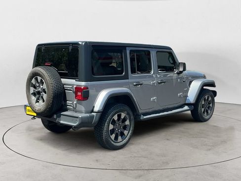 Used 2018 Jeep Wrangler Unlimited Sahara AWD/4WD image 5