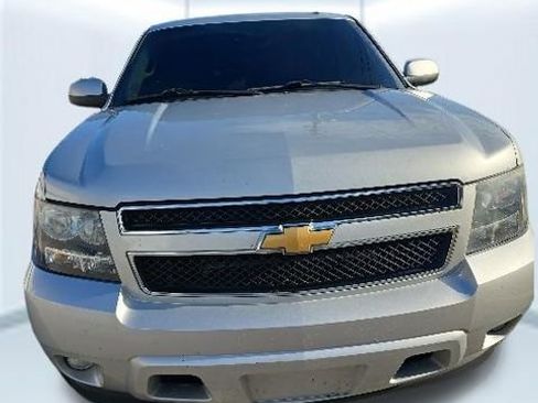 Used 2013 Chevrolet Suburban LT RWD image 2