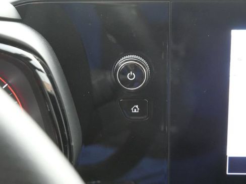 Used 2024 Chevrolet Trax RS FWD image 25