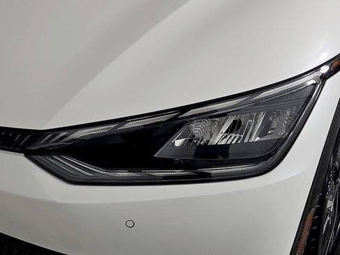 Used 2022 Kia EV6 Wind image 9