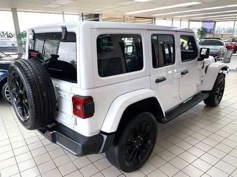Used 2022 Jeep Wrangler Unlimited Sahara w/ Cold Weather Group AWD/4WD image 4