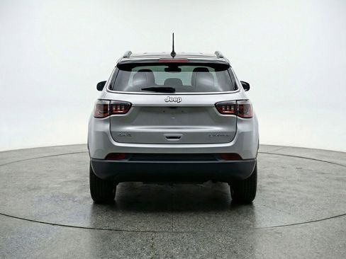 Used 2025 Jeep Compass Trailhawk image 7