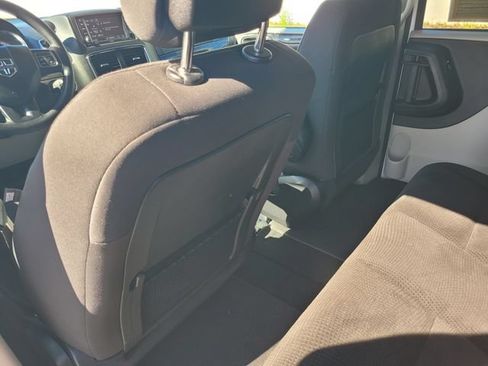 Used 2019 Dodge Grand Caravan SE w/ UConnect Hands-Free Group FWD image 14
