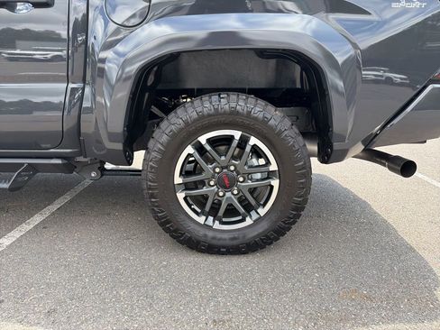 Used 2025 Toyota Tacoma TRD Sport AWD/4WD image 21