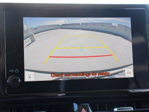 Certified 2023 Toyota Corolla Cross XLE image 28