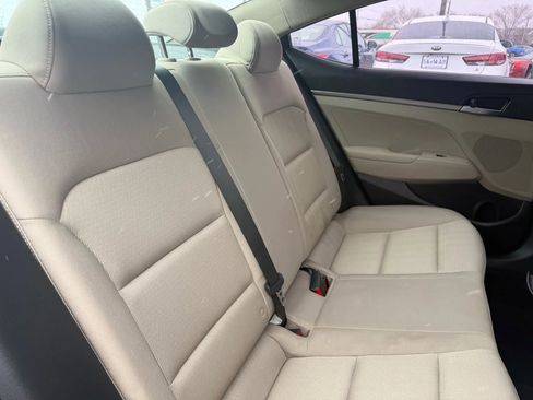 Used 2017 Hyundai Elantra SE image 16