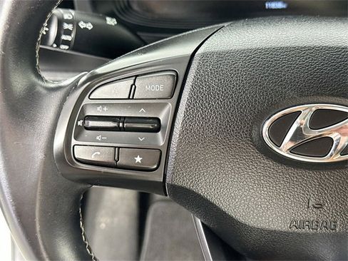 Used 2023 Hyundai Venue Limited image 22