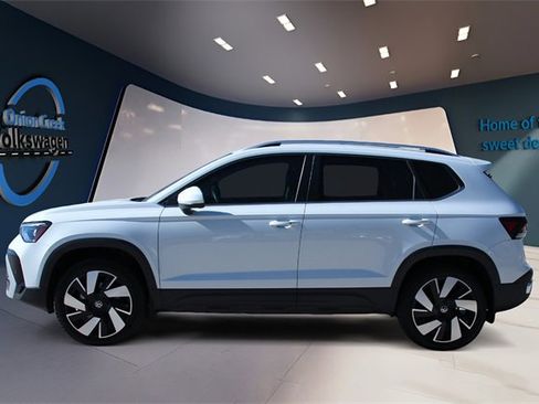 Certified 2025 Volkswagen Taos SEL image 7