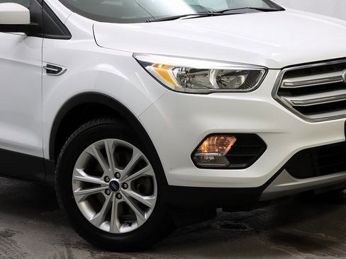 Used 2019 Ford Escape SE image 3