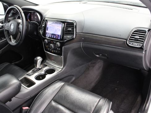 Used 2019 Jeep Grand Cherokee Overland RWD image 40
