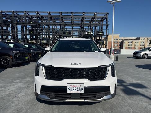 Used 2024 Kia Sorento S image 2