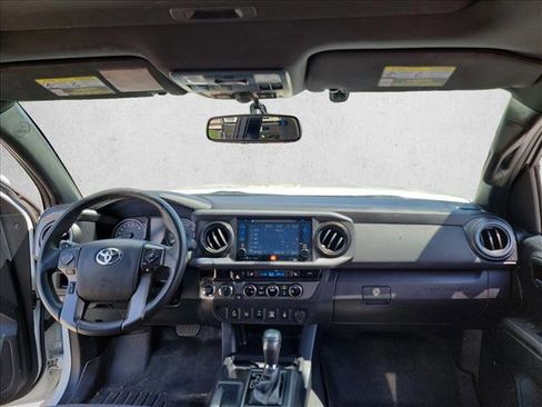 Used 2017 Toyota Tacoma TRD Off-Road AWD/4WD image 17