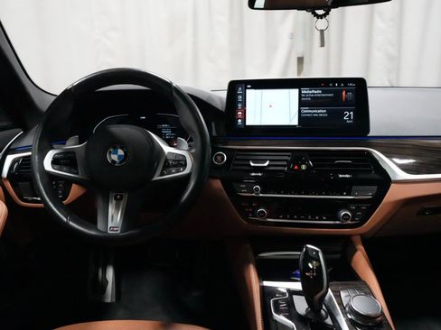 Used 2023 BMW 540i xDrive w/ M Sport Package AWD/4WD image 3
