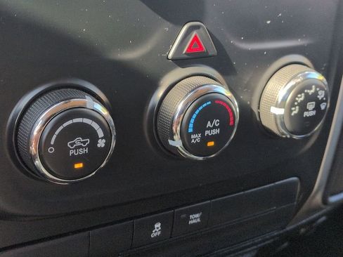 Used 2017 RAM 1500 Classic SLT AWD/4WD image 20